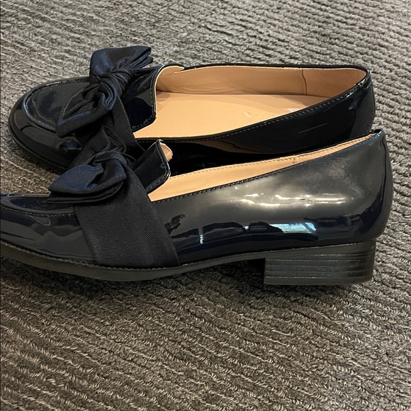 Bandolino Dark Navy Patent Loafers with Bow - Picture 4 of 4